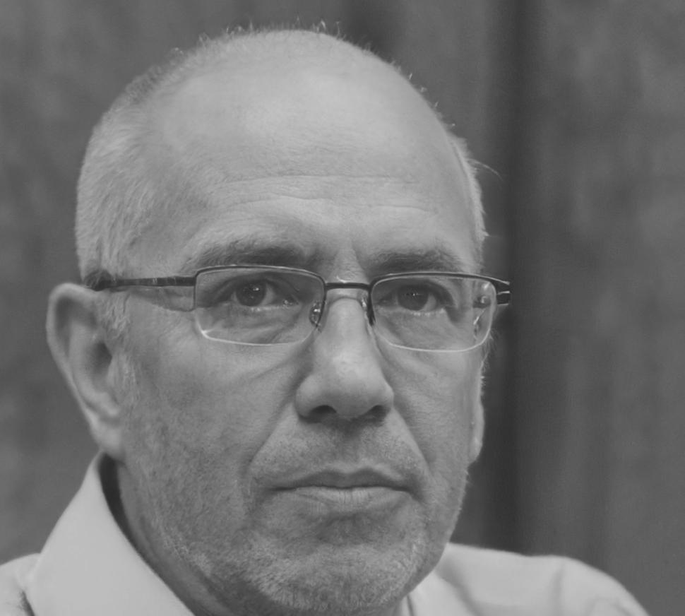 Carlos Hernández, Analista Senior